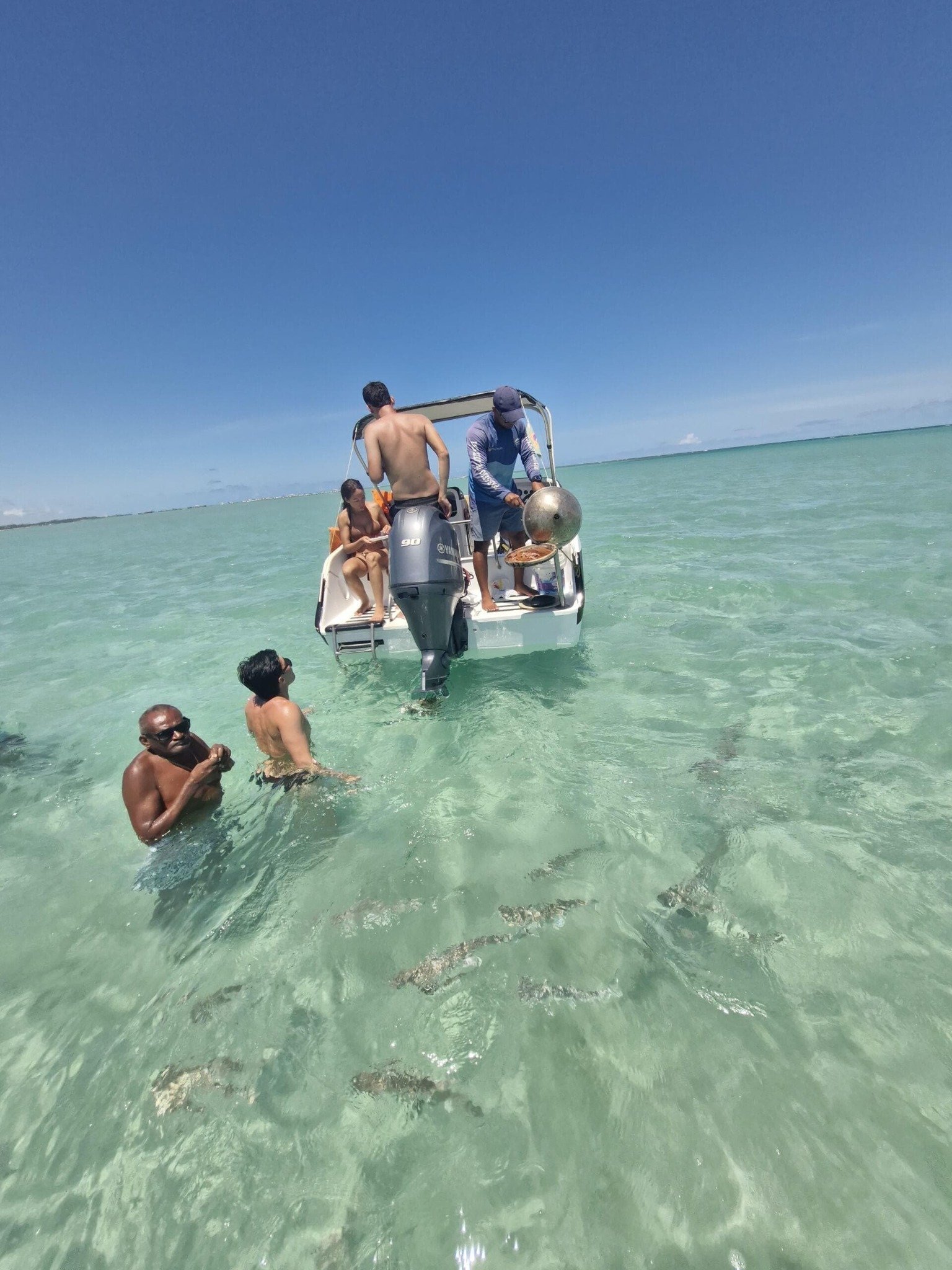 Família nas piscinas naturais