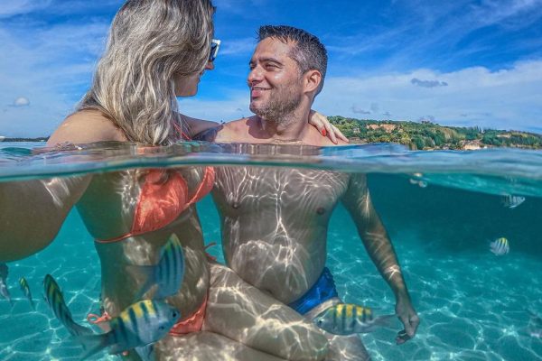 Casal com peixinhos em Japaratinga